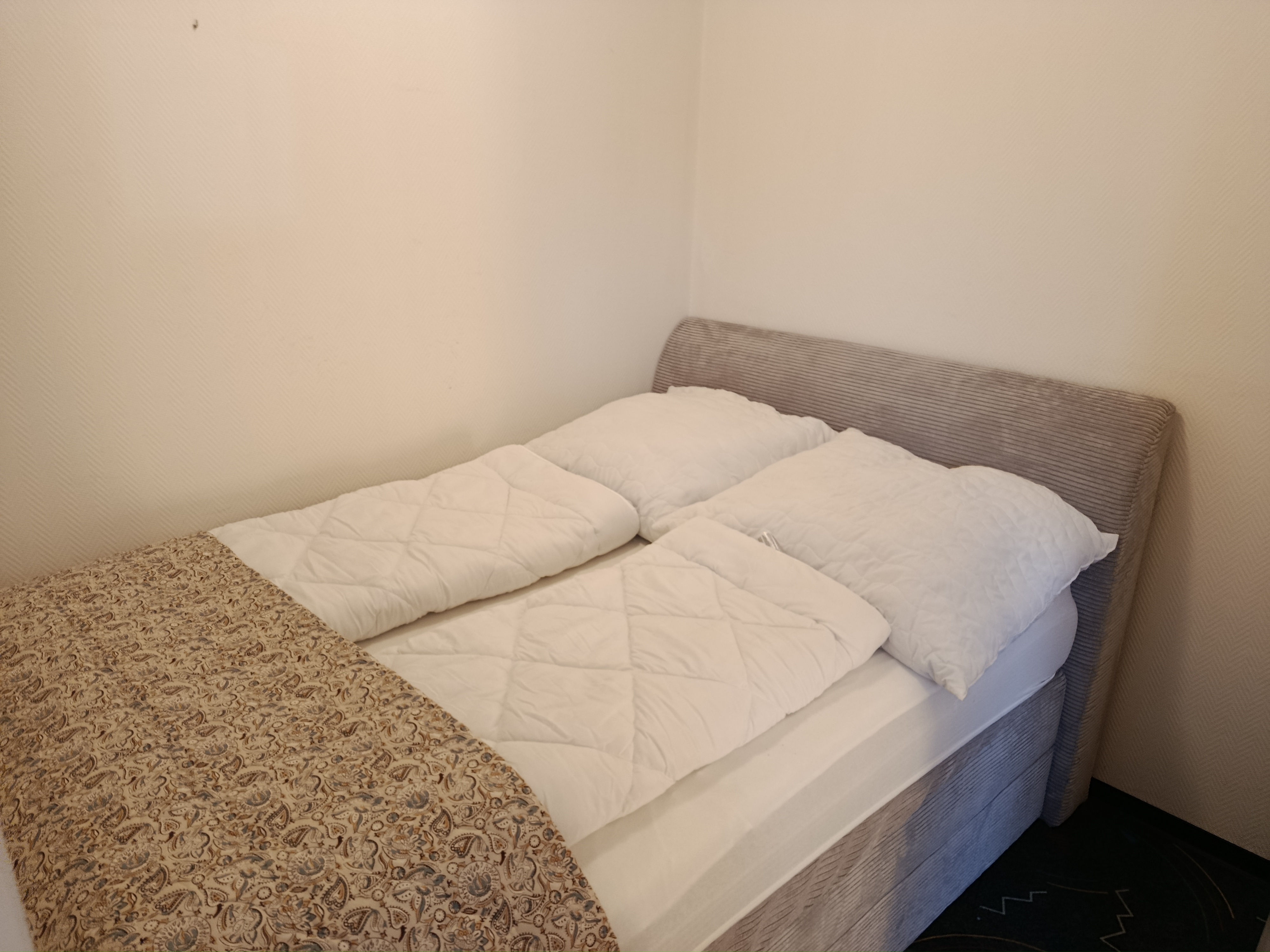 Komfortables Doppelbett – Ferienpark Glockenberg Altenau